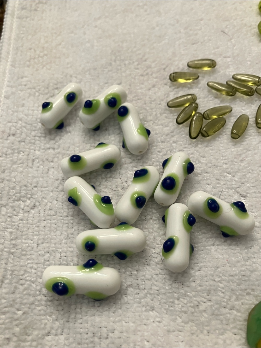 Mixed Lime Green Glass Bead Lot - Picture 2 of 9